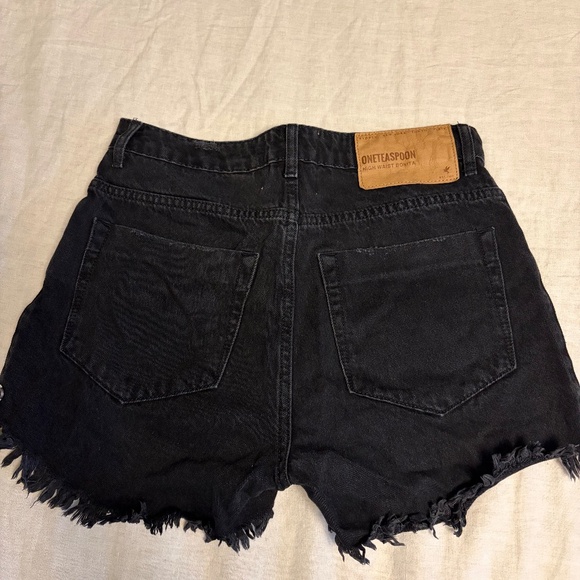 One Teaspoon shorts - Picture 2 of 3